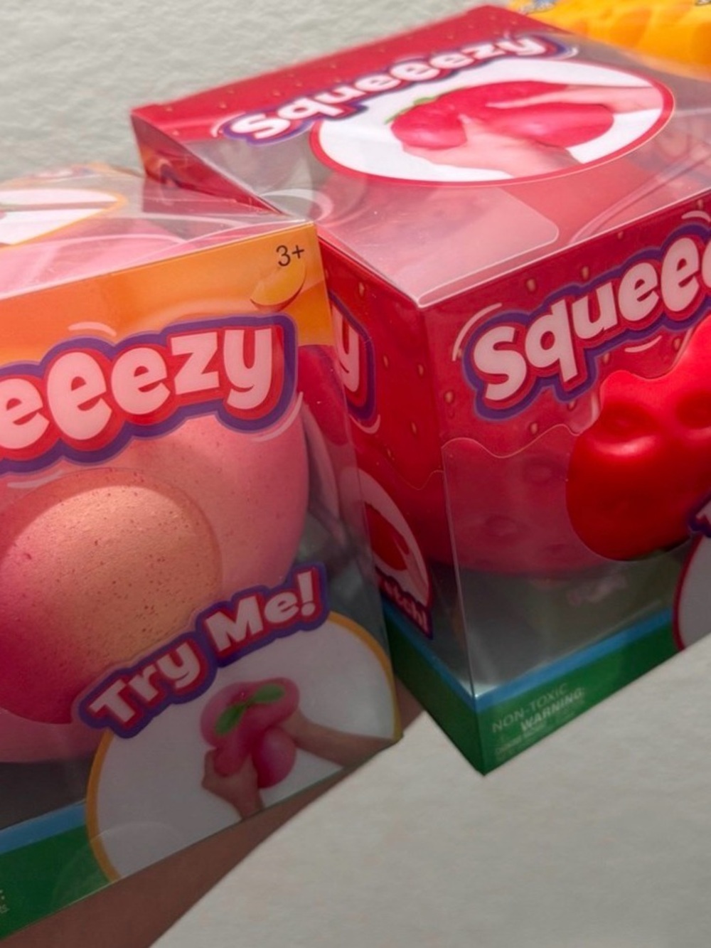 Bundle of 2 Jumbo Squishy. Peach & Strawberry. NEW